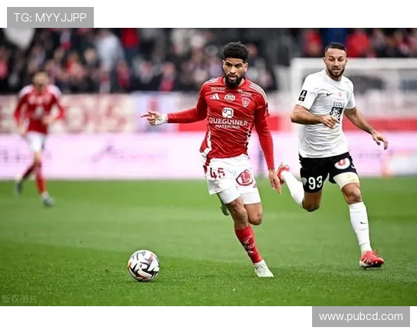 法甲关键防守球员表现及对防线稳定性的贡献